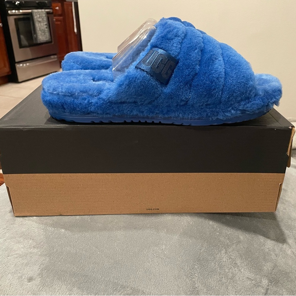 NWOT Ugg Men’s Fluff You Slippers in Royal Blue Men’s Size 8/Women’s 10